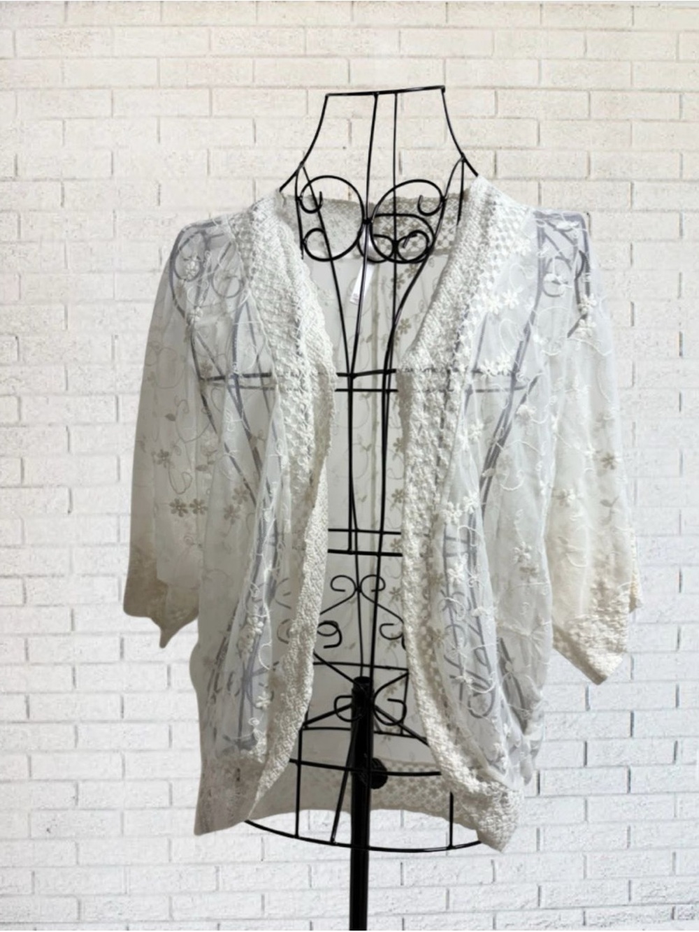 Xhilaration XS White Floral Lace Cardigan Kimono Bohemian Boho Bell Sleeve Sheer